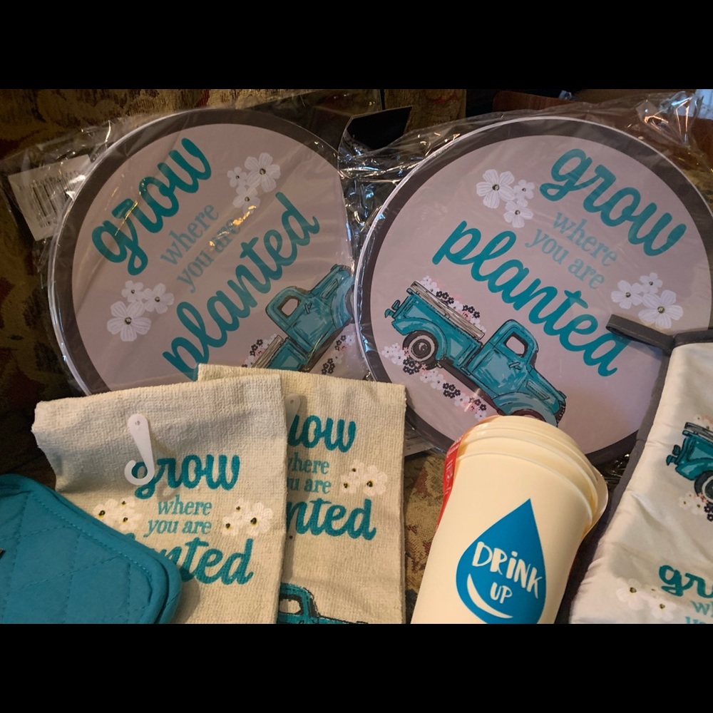 Farmhouse Style Kitchen Decor - Picture 4 of 10